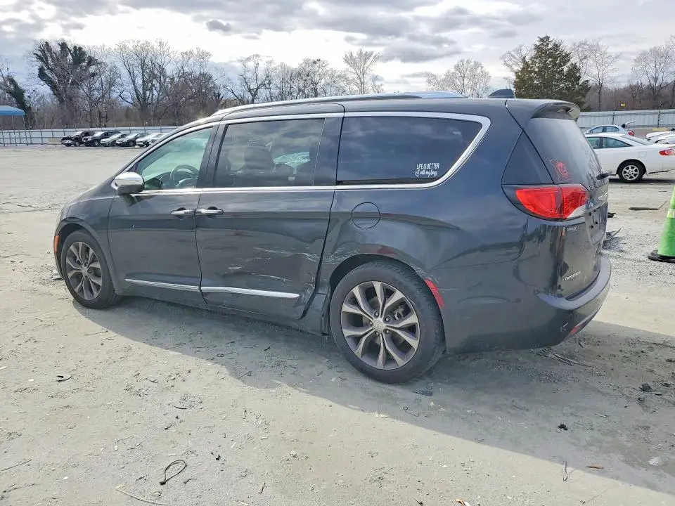 2017 CHRYSLER PACIFICA LIMITED  