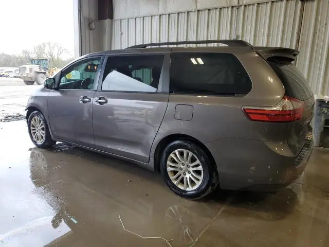 2016 TOYOTA SIENNA XLE  