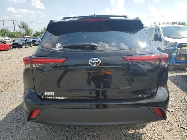 2022 TOYOTA HIGHLANDER XLE  
