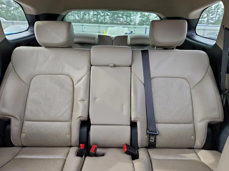 2017 HYUNDAI SANTA FE SE  