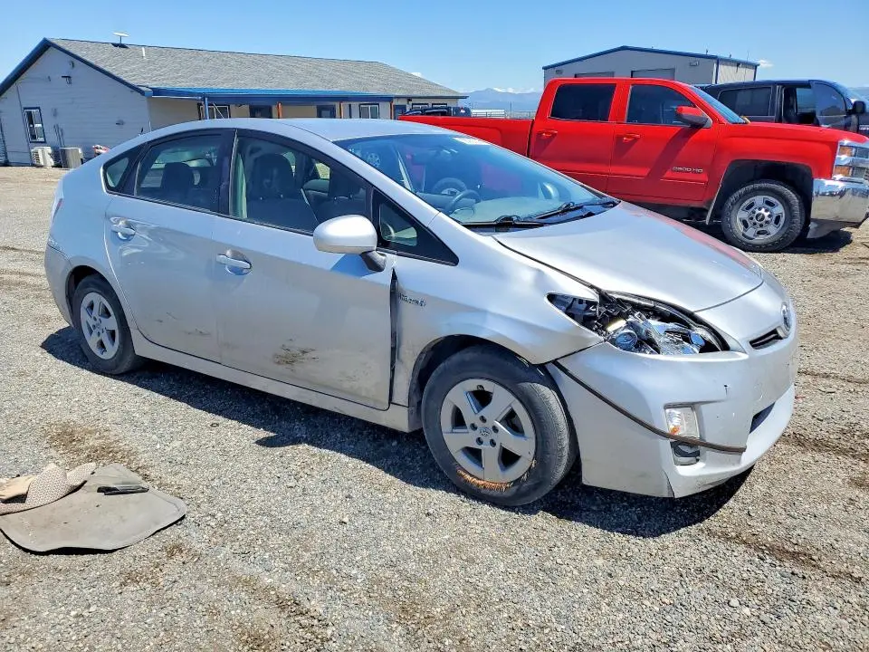 2010 TOYOTA PRIUS III  