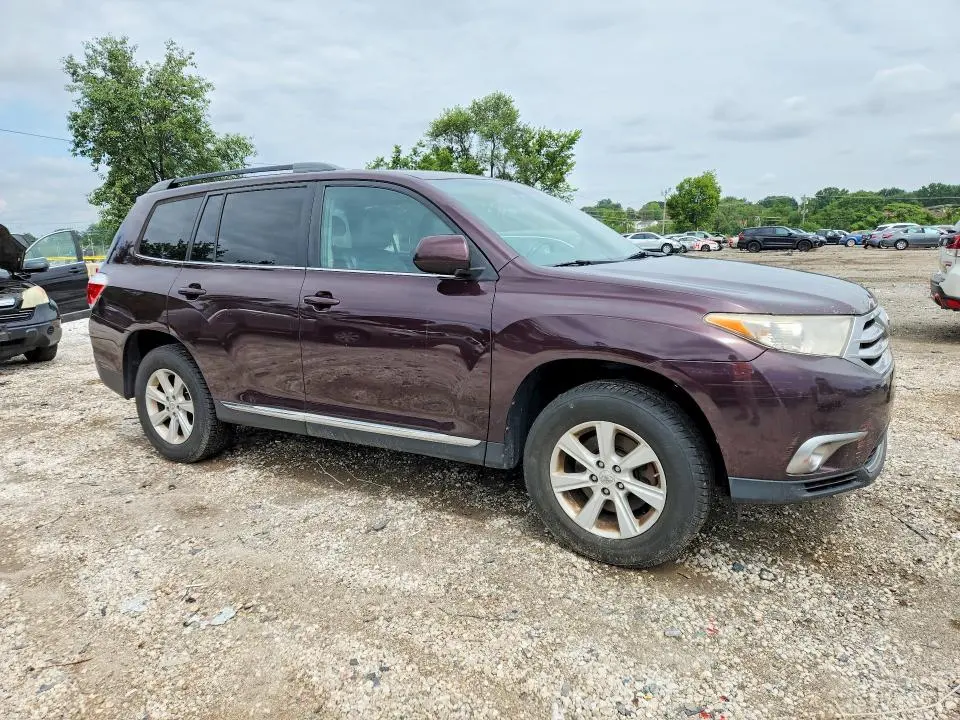2012 TOYOTA HIGHLANDER SE  