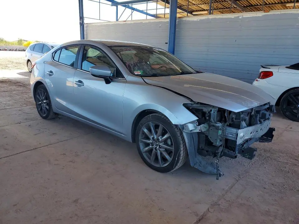 2018 MAZDA 3 TOURING  