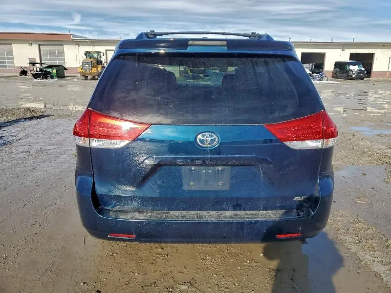 2011 TOYOTA SIENNA XLE  