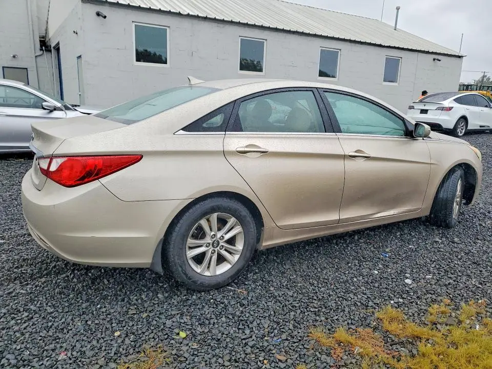 2011 HYUNDAI SONATA GLS  