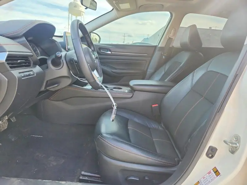 2021 NISSAN ALTIMA SR  