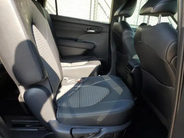 2022 TOYOTA HIGHLANDER XSE  