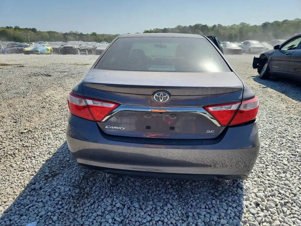 2015 TOYOTA CAMRY SE  