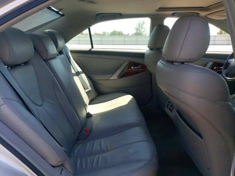 2011 TOYOTA CAMRY XLE V6  