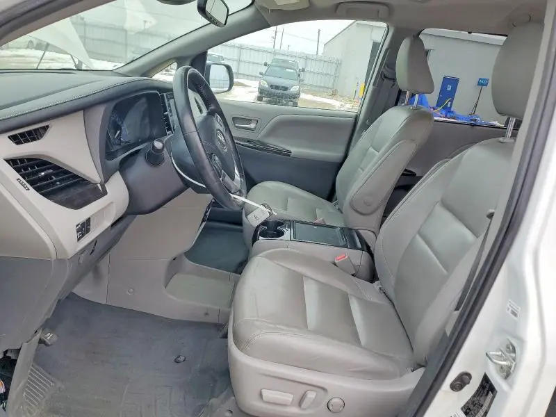 2019 TOYOTA SIENNA XLE 8-PASSENGER  