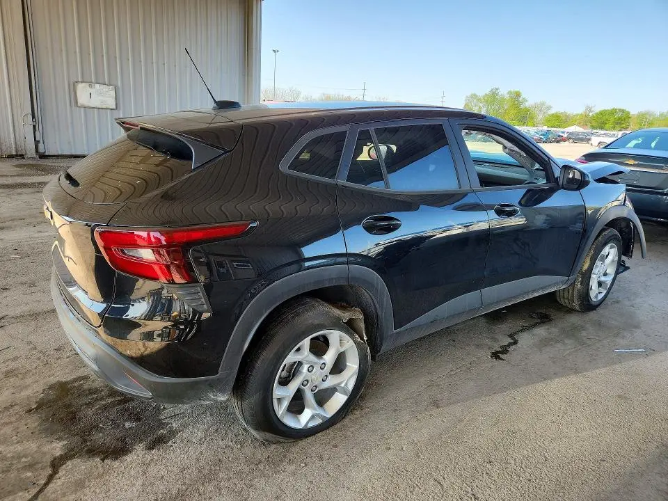 2025 CHEVROLET TRAX LS  
