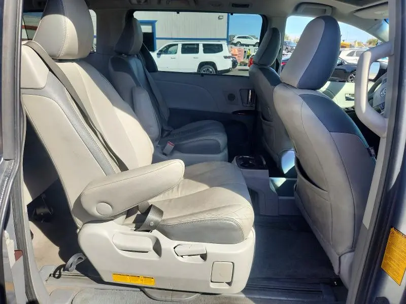 2013 TOYOTA SIENNA LIMITED 7-PASSENGER  