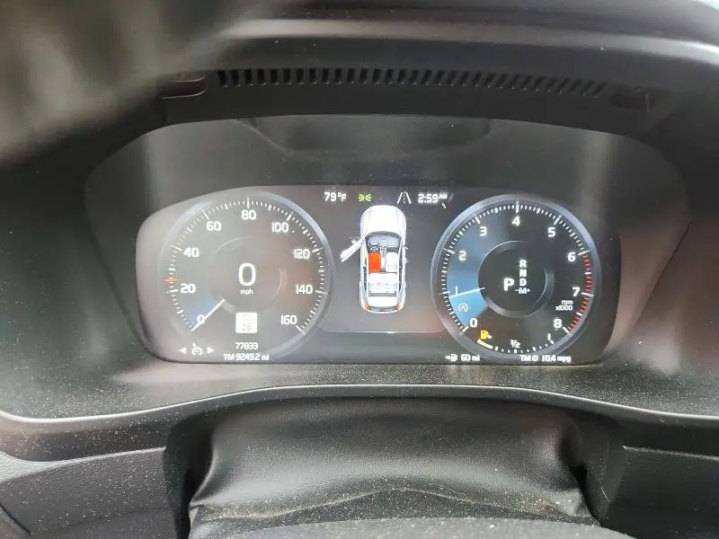 2020 VOLVO XC40 T4 MOMENTUM  