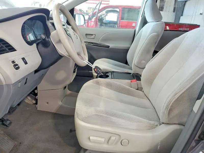 2011 TOYOTA SIENNA LE  