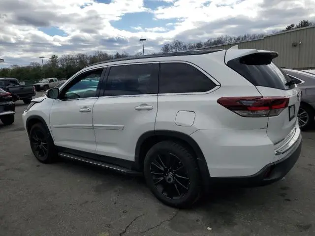 2019 TOYOTA HIGHLANDER SE
