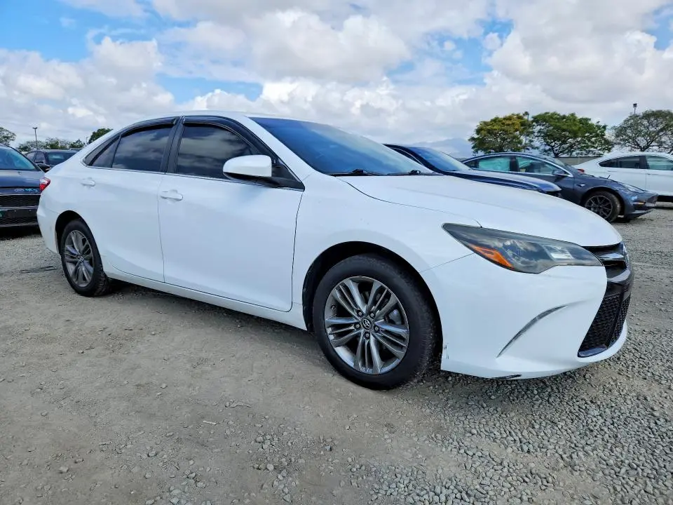 2016 TOYOTA CAMRY SE  