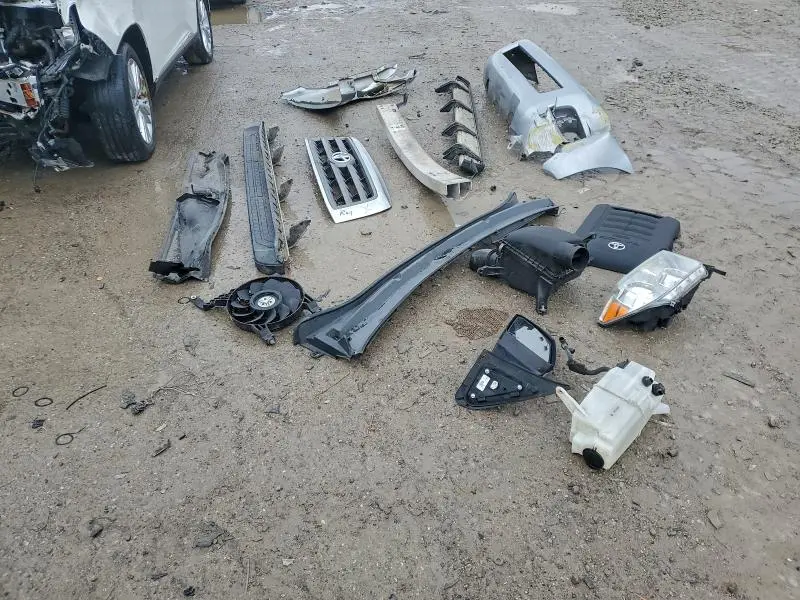 2017 TOYOTA SEQUOIA SR5  