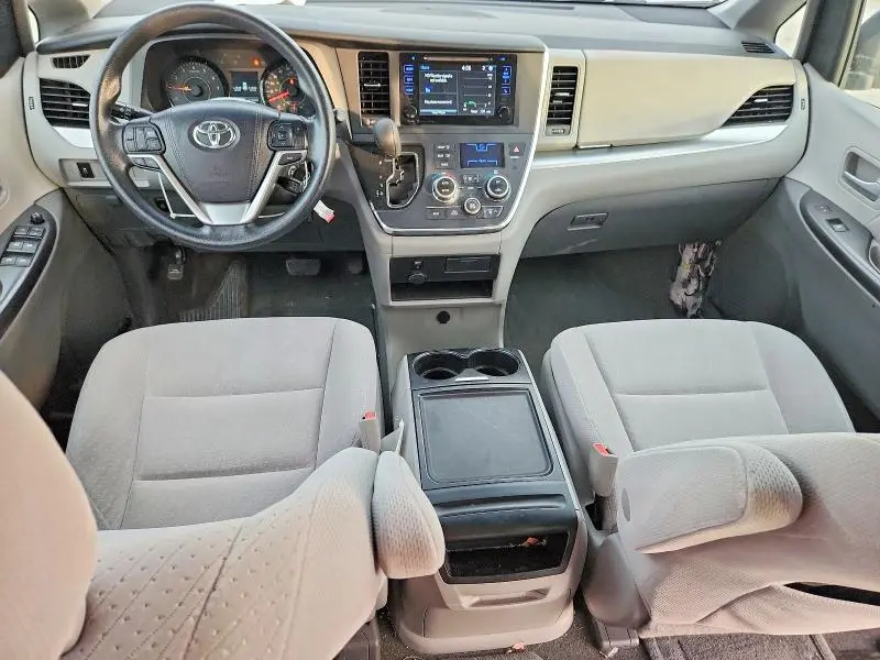 2016 TOYOTA SIENNA LE  