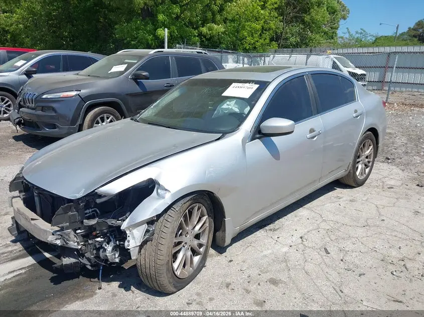 2013 INFINITI G37 JOURNEY