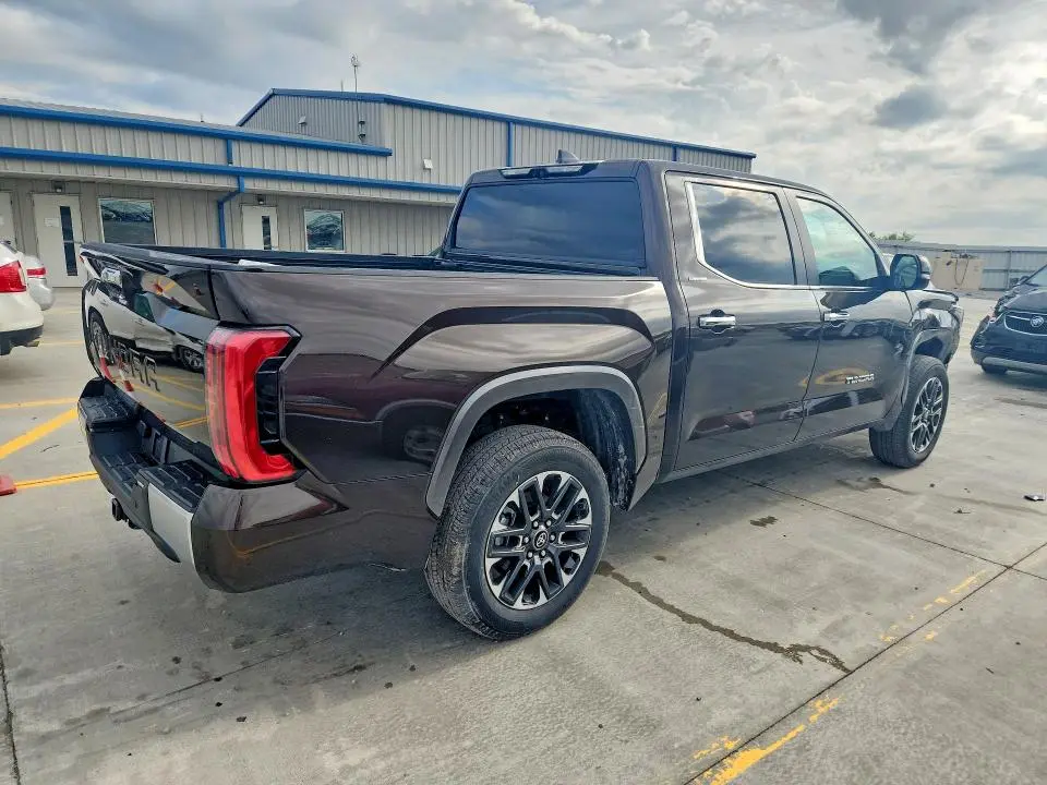 2025 TOYOTA TUNDRA CREWMAX LIMITED  