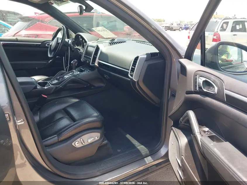 2013 PORSCHE CAYENNE  