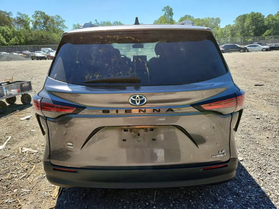 2021 TOYOTA SIENNA LE  
