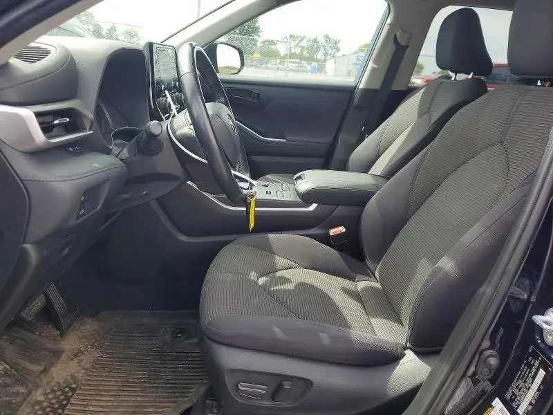 2021 TOYOTA HIGHLANDER LE  