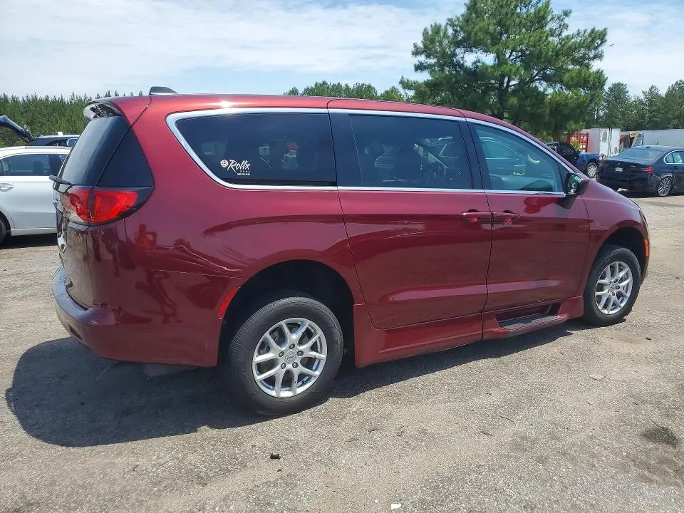 2022 CHRYSLER VOYAGER LX  
