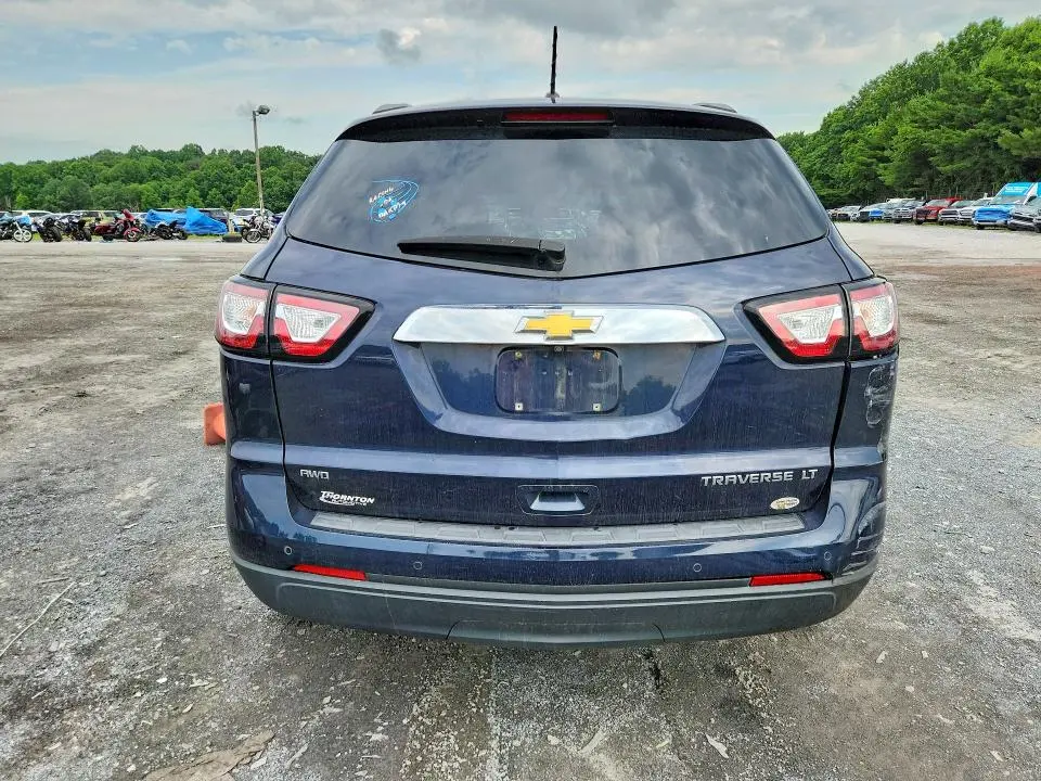 2015 CHEVROLET TRAVERSE LT  