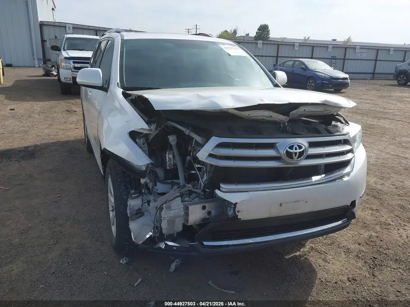 2013 TOYOTA HIGHLANDER SE V6
