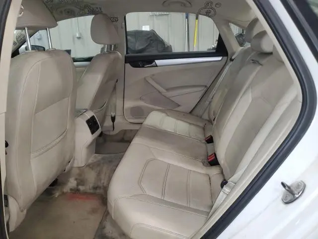 2013 VOLKSWAGEN PASSAT SE  