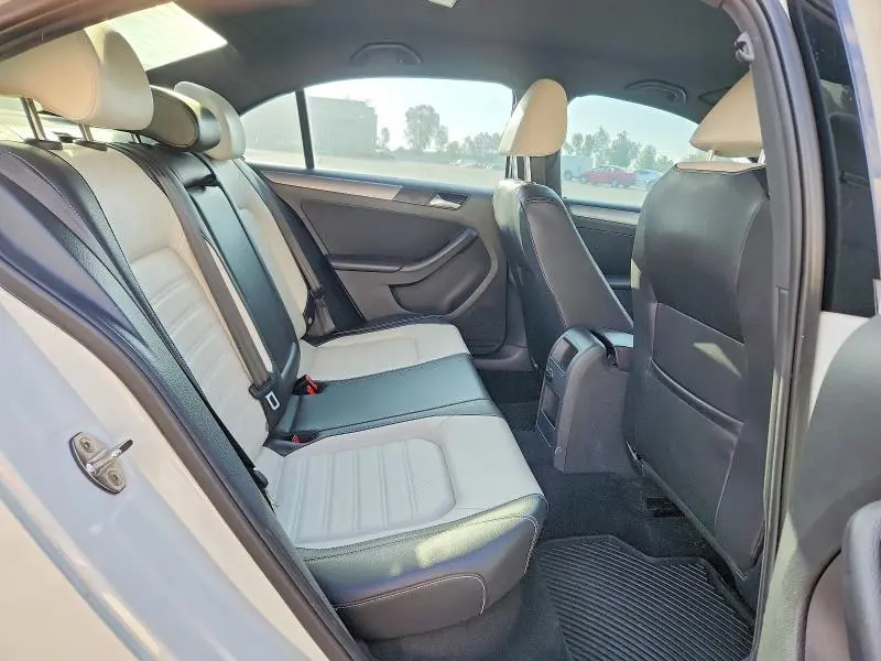 2016 VOLKSWAGEN JETTA SPORT  