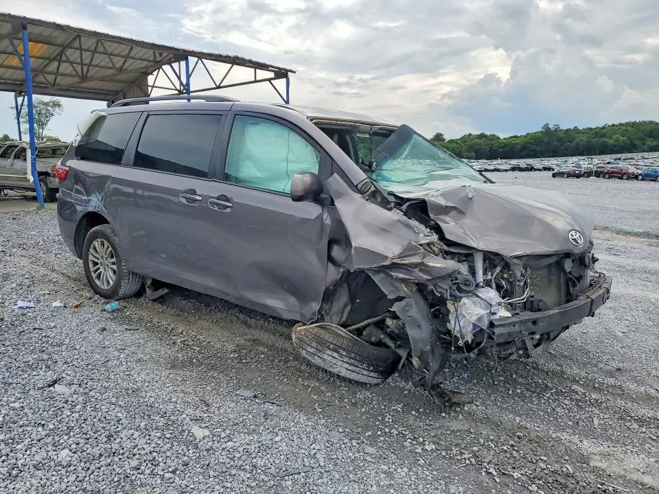 2015 TOYOTA SIENNA XLE 8-PASSENGER  