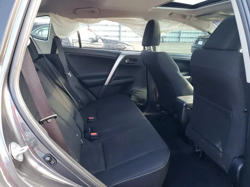2018 TOYOTA RAV4 XLE  