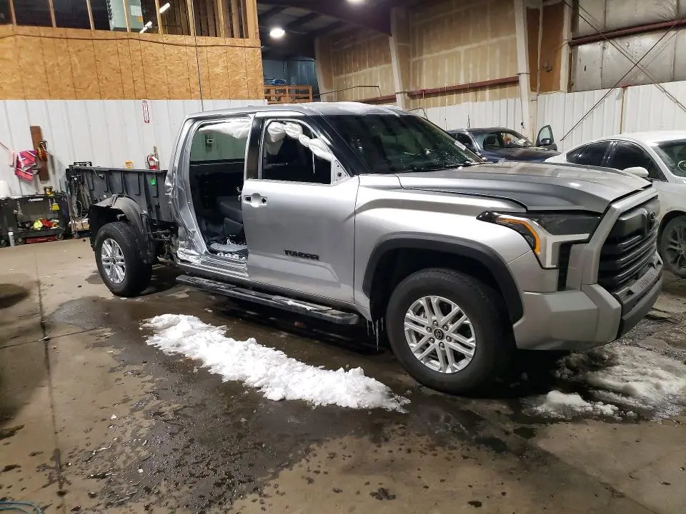 2023 TOYOTA TUNDRA SR5  