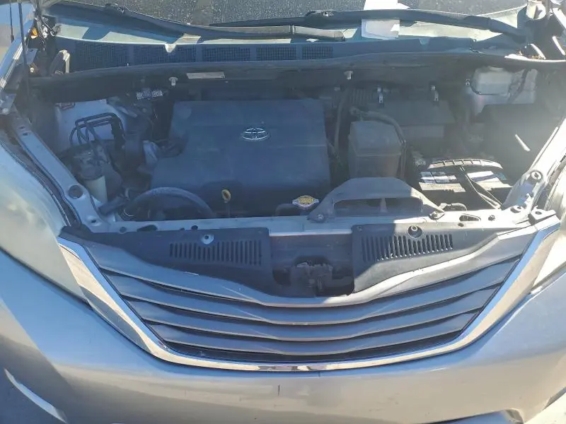 2011 TOYOTA SIENNA XLE  