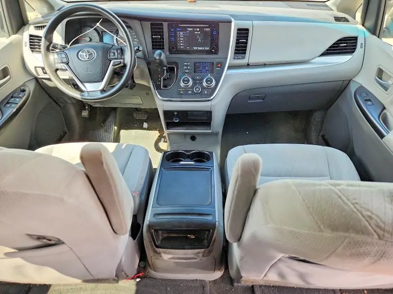 2015 TOYOTA SIENNA LE  