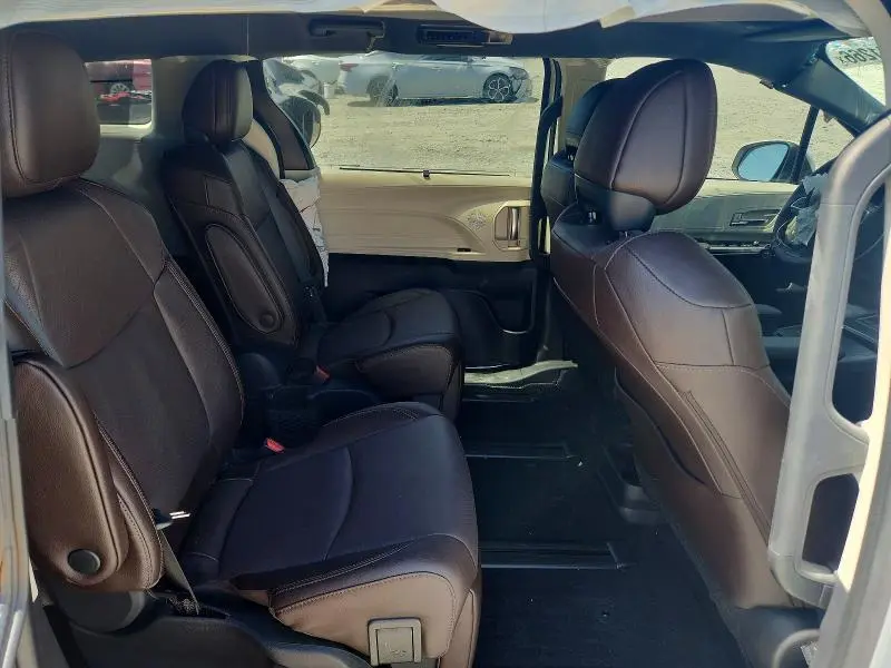 2023 TOYOTA SIENNA PLATINUM 7-PASSENGER  
