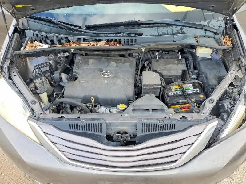 2016 TOYOTA SIENNA LE 8 PASSENGER  