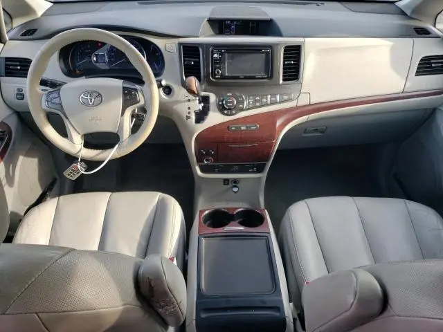 2014 TOYOTA SIENNA XLE  