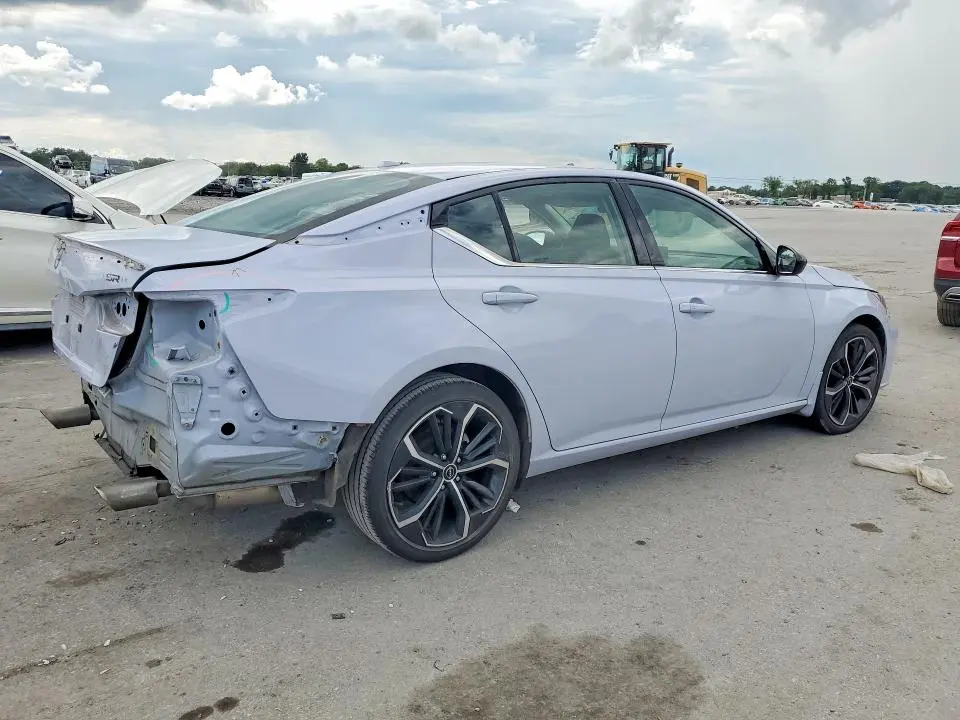 2024 NISSAN ALTIMA SR  