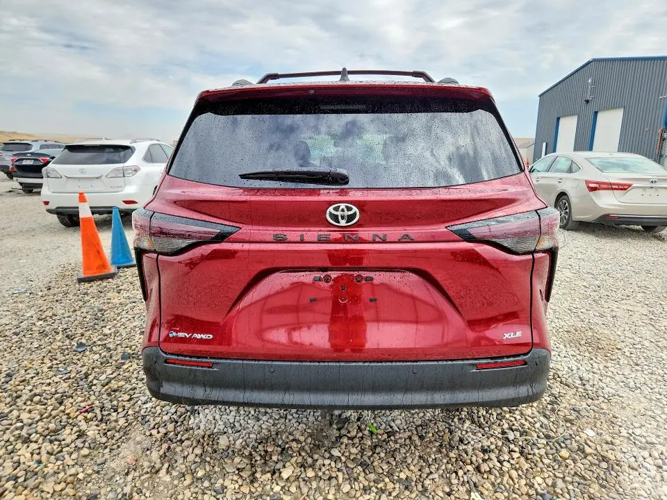 2026 TOYOTA SIENNA XLE 7-PASSENGER  