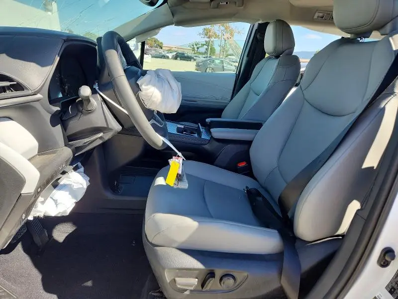 2026 TOYOTA SIENNA XLE 8-PASSENGER  
