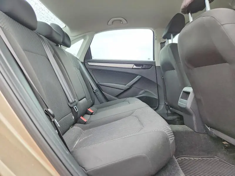 2015 VOLKSWAGEN PASSAT S  
