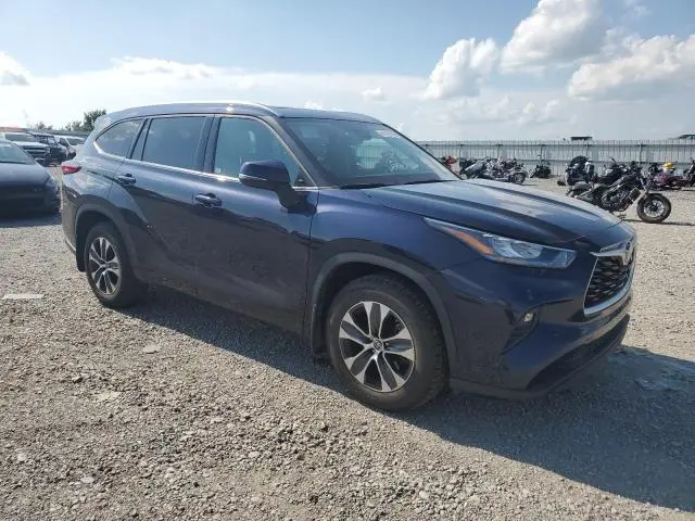 2020 TOYOTA HIGHLANDER XLE  