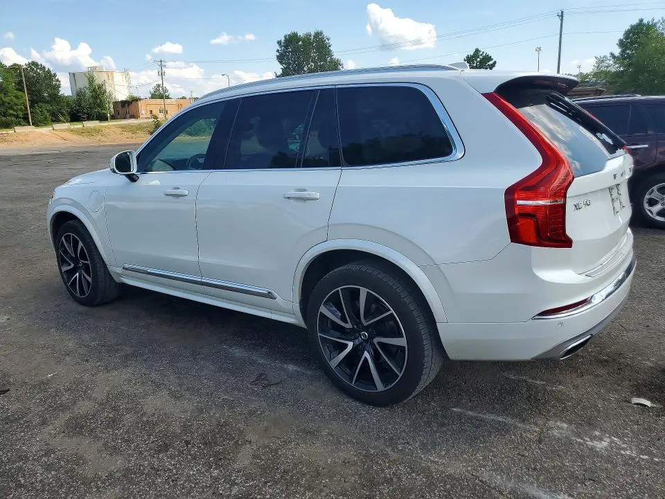 2021 VOLVO XC90 T8 RECHARGE MOMENTUM  