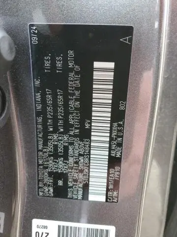 2024 TOYOTA SIENNA XLE  