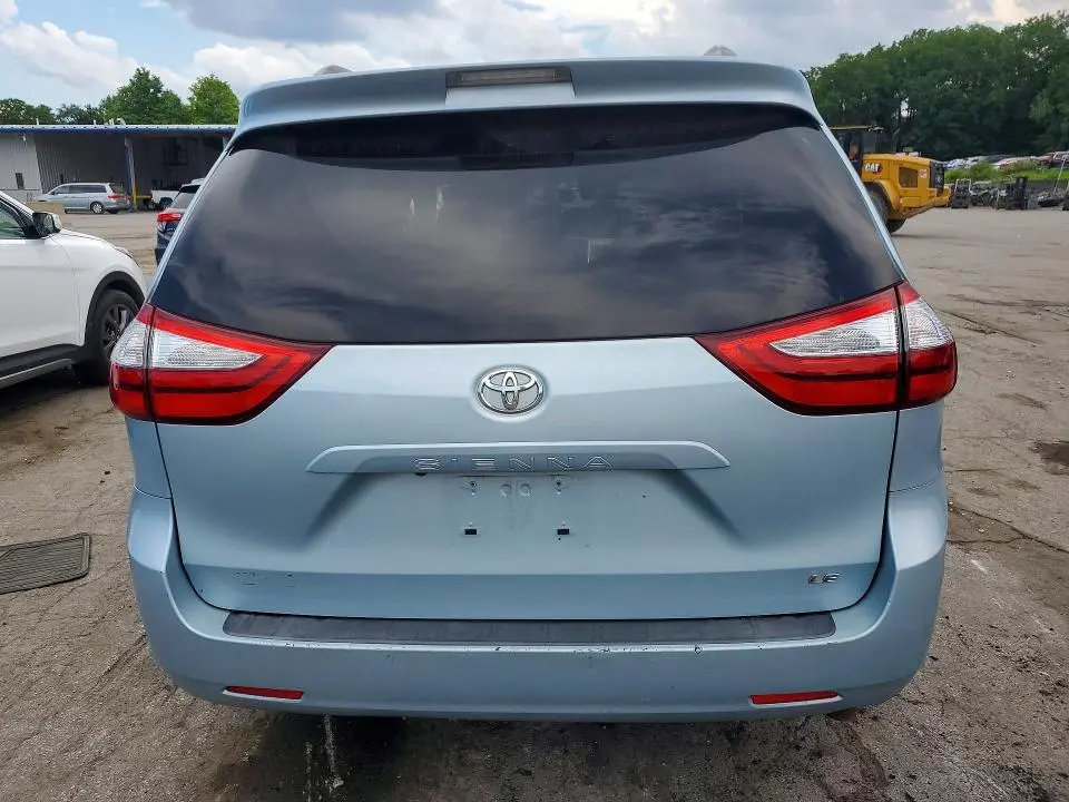 2016 TOYOTA SIENNA LE  