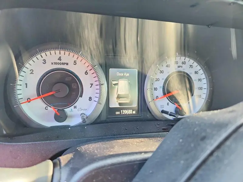 2016 TOYOTA SIENNA SE  