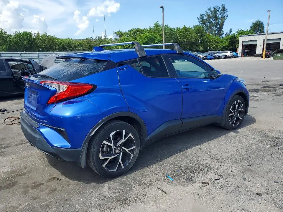 2022 TOYOTA C-HR XLE  
